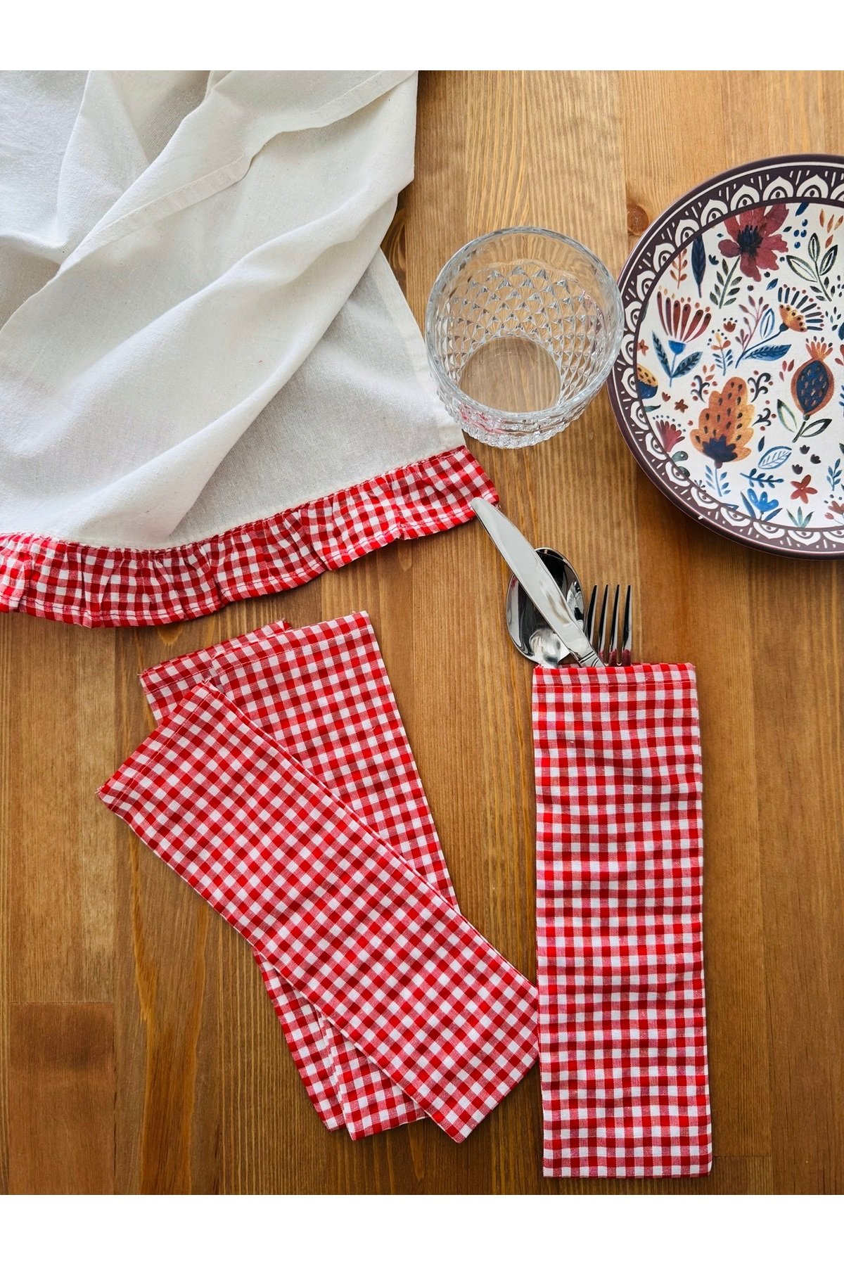 Fırfırlı Kırmızı Pötikare Runner 40x140 Cm Ve Ekoseli Kumaş Kaşıklık Seti – Şık Ve Doğal Sofralar - Görsel 2