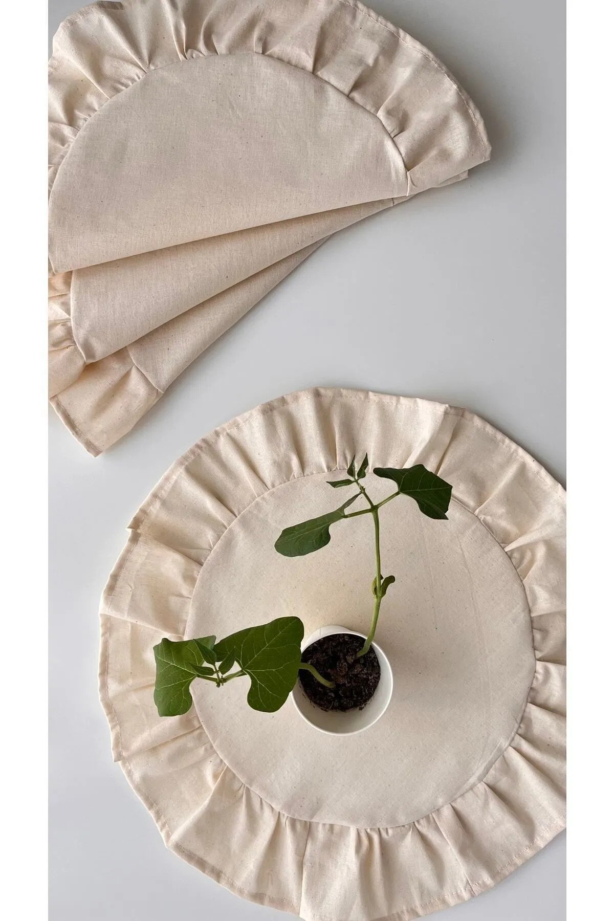Natural Ham Keten Fırfırlı Yuvarlak Amerikan Servisi 12'li Set 40x40cm - Görsel 3